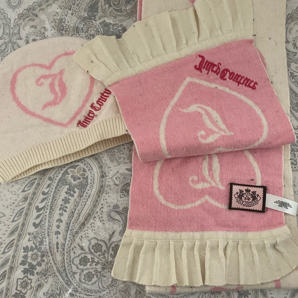 Juicy couture hat and scarf set